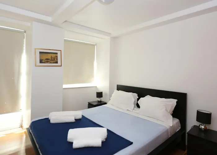 Quiet Apartment *